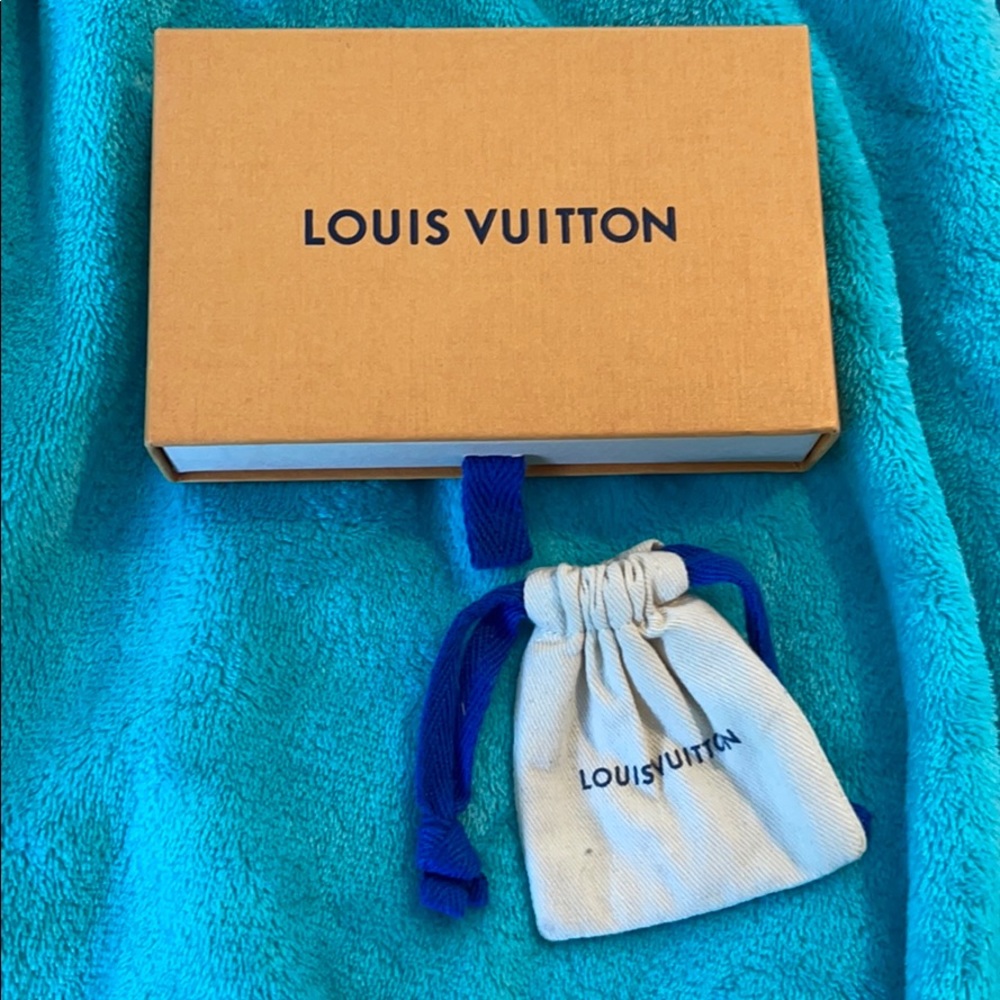 Louis Vuitton 🛍 Charm 10K Yellow Gold Necklace - Picture 7 of 7
